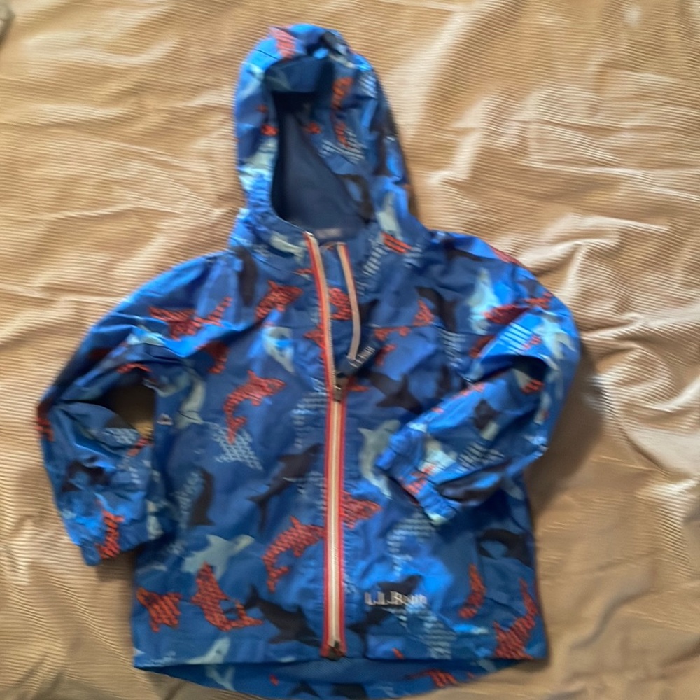 Ll bean boys raincoat - Sharks - 3T